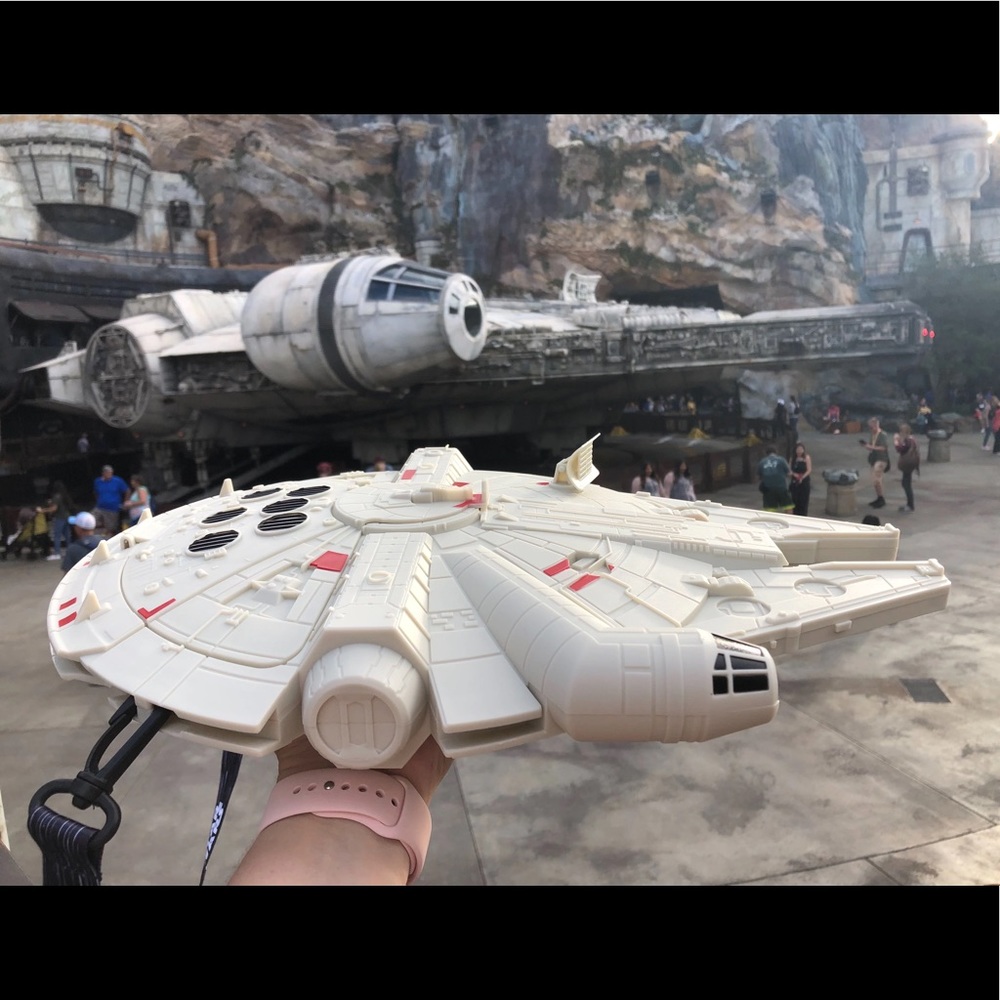 Millennium Falcon popcorn bucket - Picture 7 of 13